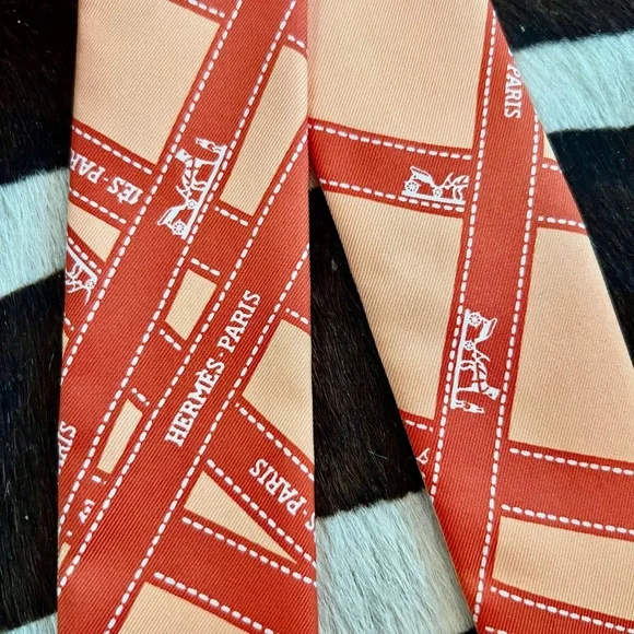 Authentic Vintage Hermes Orange and Light Orange Ribbon Print Twilly - Picture 5 of 5
